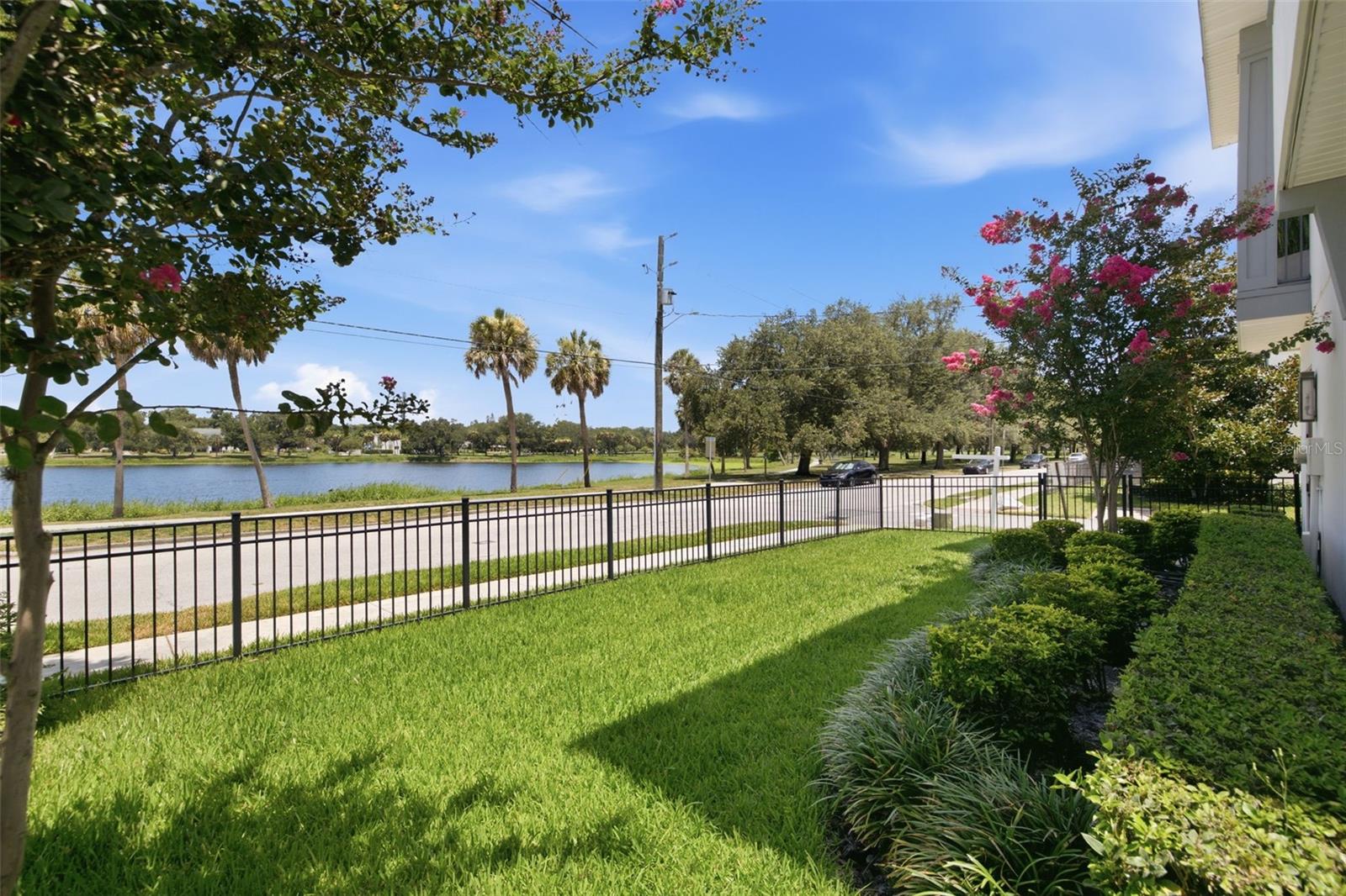 UPTOWN CRESCENT LAKE - Residential