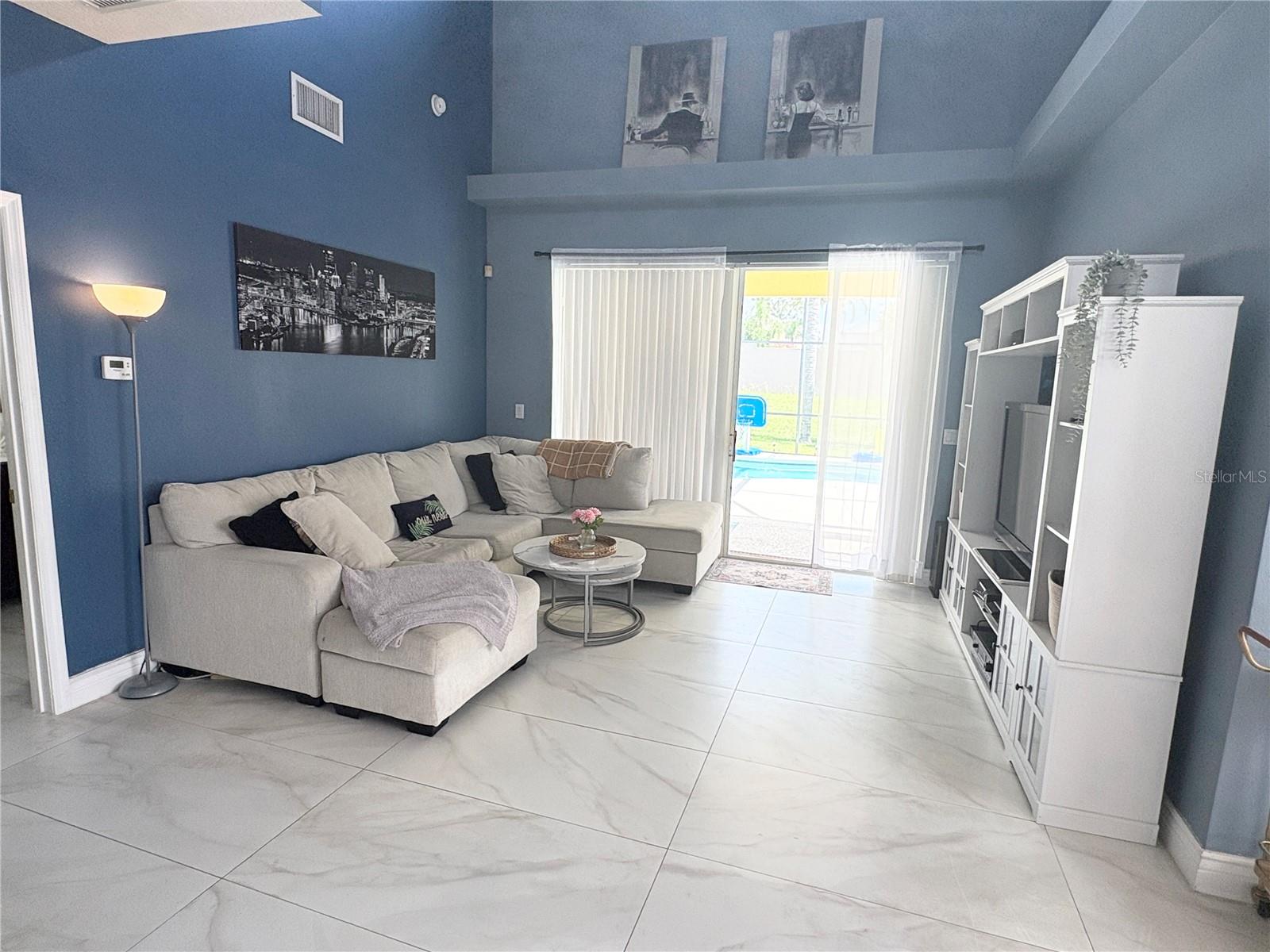 CALABAY PARC AT TOWER LAKE - Residential