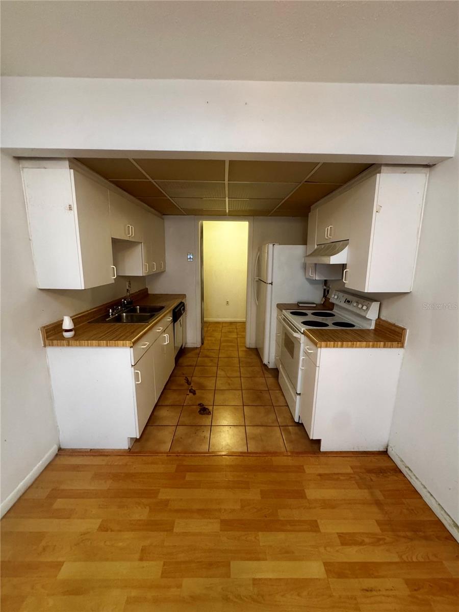 CHATEAU DE VILLE CONDO PH 02 - Residential