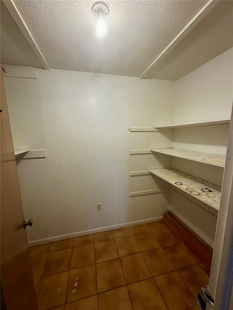 CHATEAU DE VILLE CONDO PH 02 - Residential