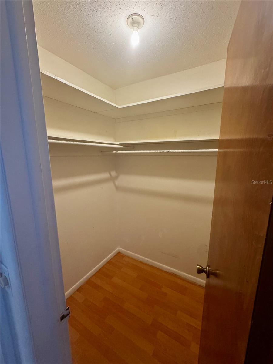 CHATEAU DE VILLE CONDO PH 02 - Residential