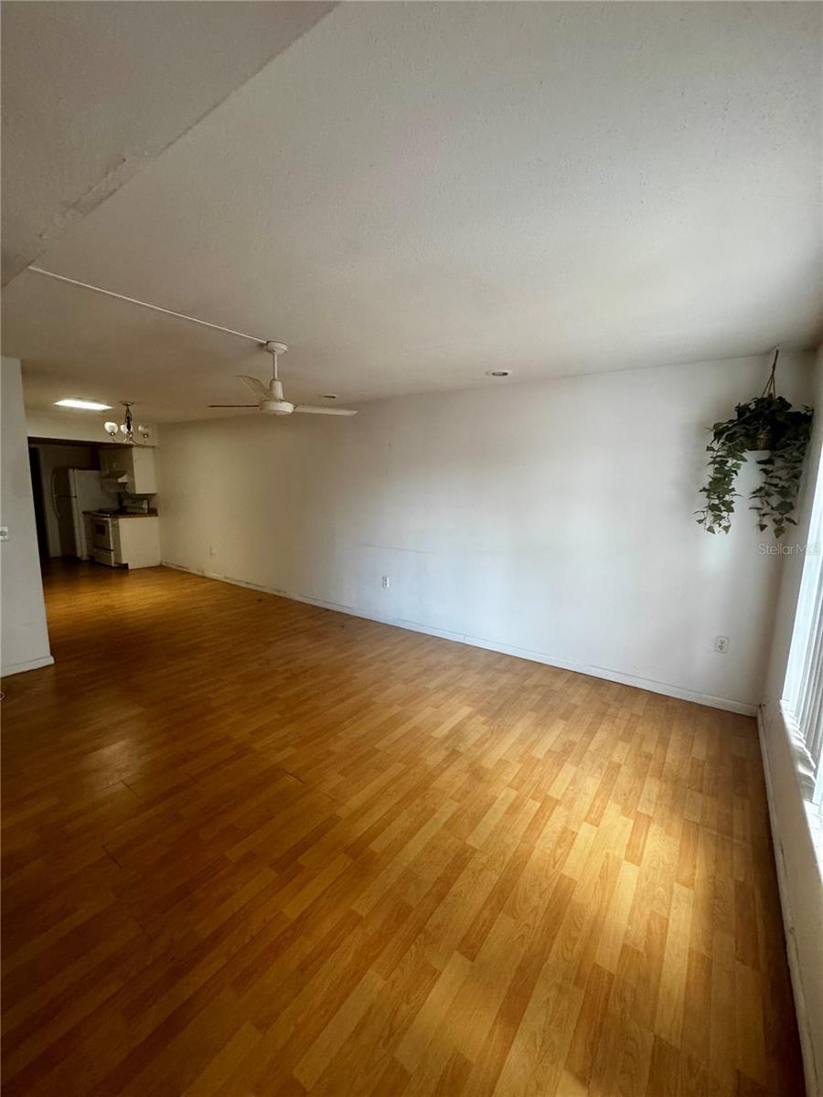 CHATEAU DE VILLE CONDO PH 02 - Residential