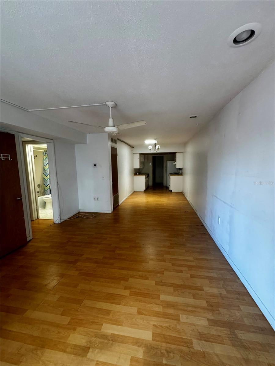 CHATEAU DE VILLE CONDO PH 02 - Residential