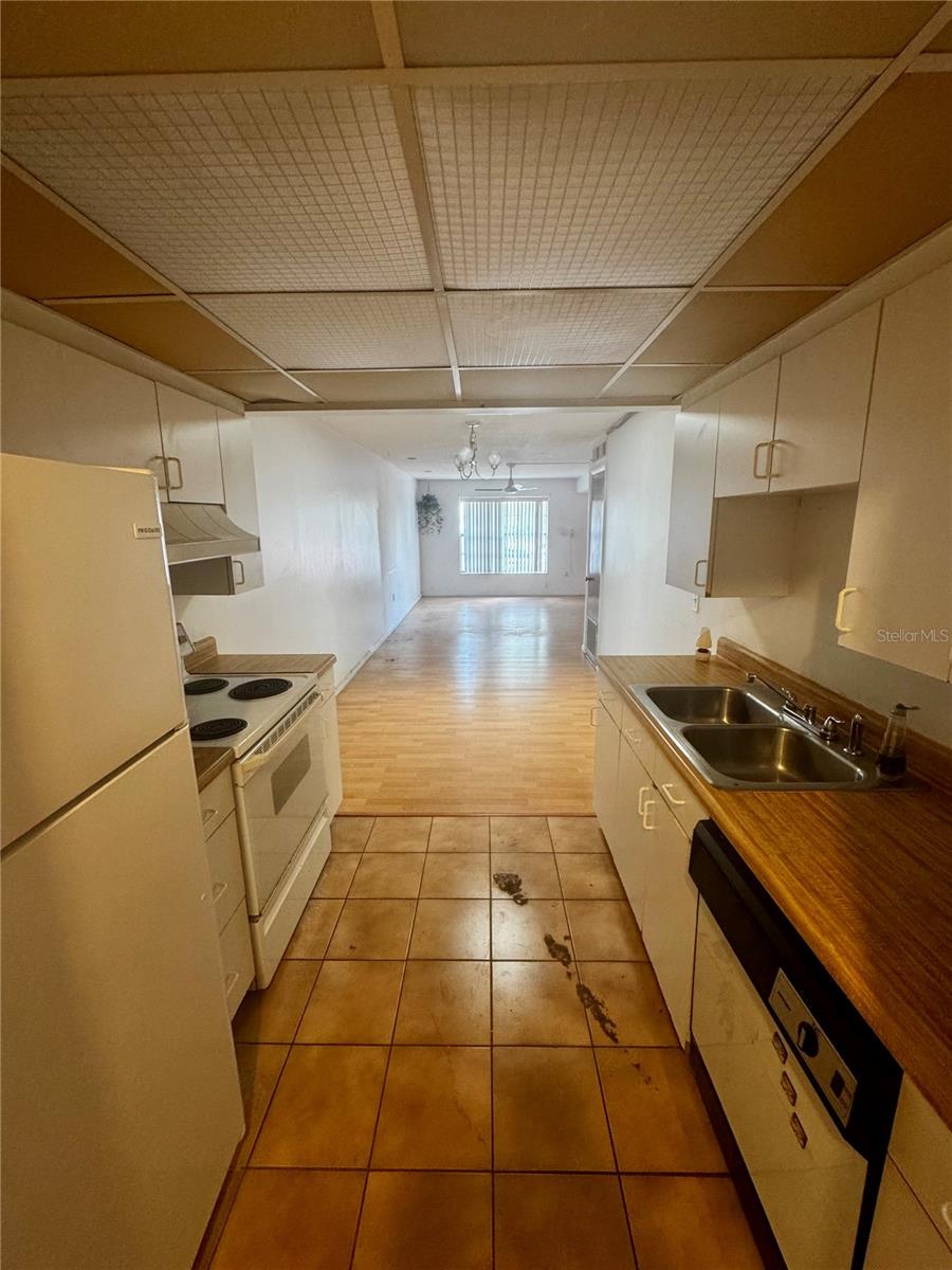 CHATEAU DE VILLE CONDO PH 02 - Residential