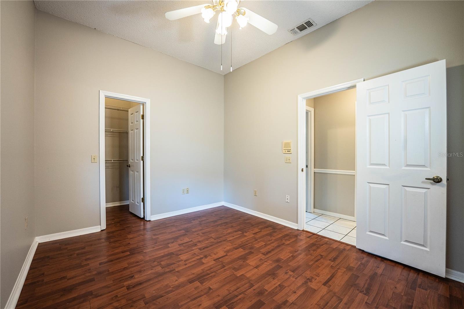 DEER BROOKE SOUTH - Residential Lease