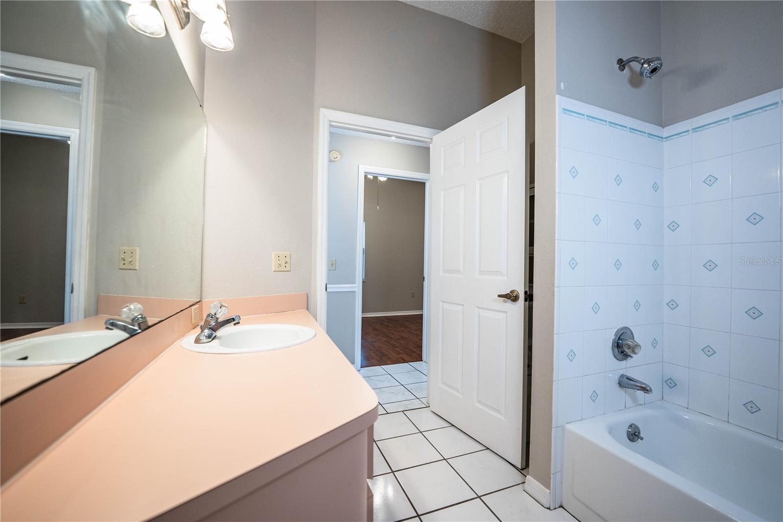 DEER BROOKE SOUTH - Residential Lease