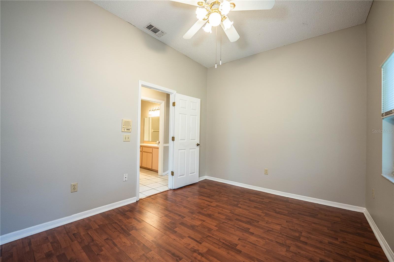 DEER BROOKE SOUTH - Residential Lease