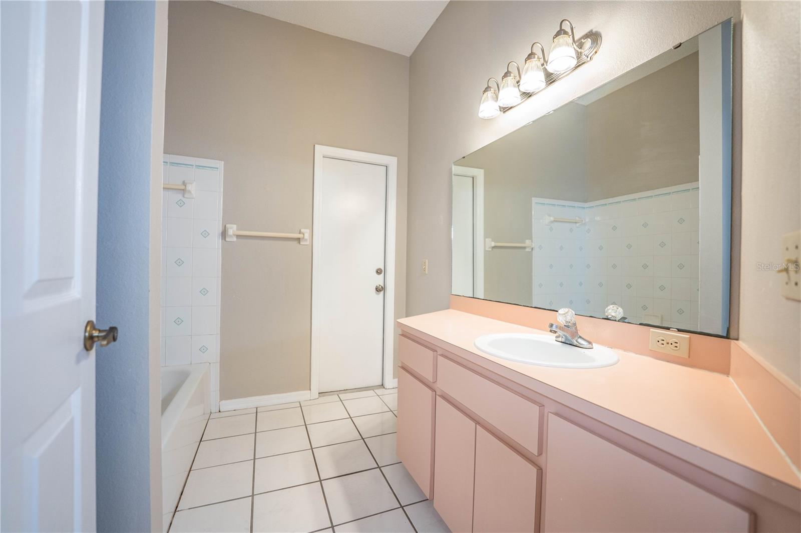 DEER BROOKE SOUTH - Residential Lease