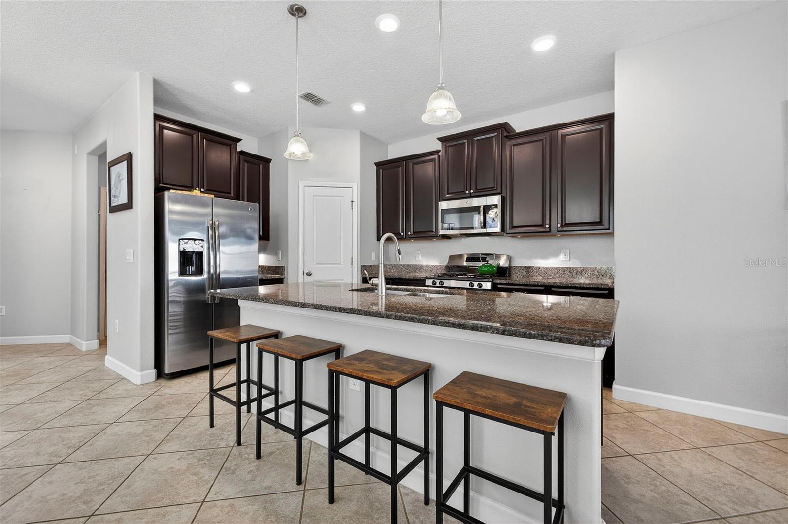 LA COLLINA PH 1A - Residential Lease
