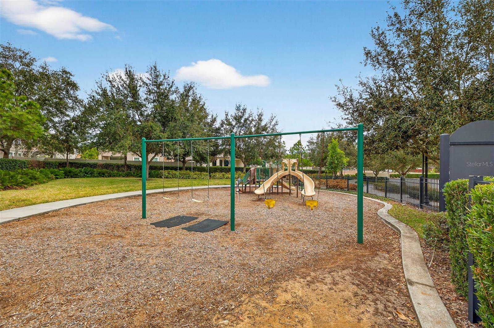 LA COLLINA PH 1A - Residential Lease