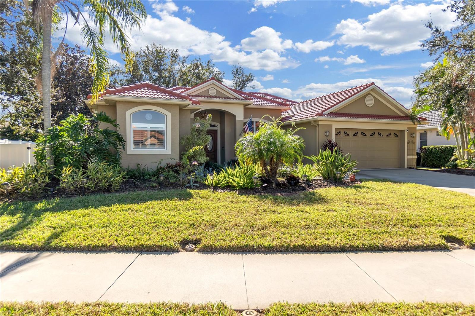THREE OAKS - Residential