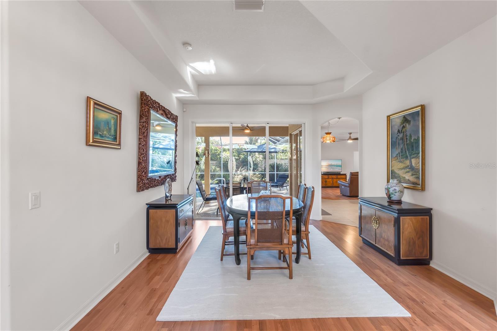 THREE OAKS - Residential