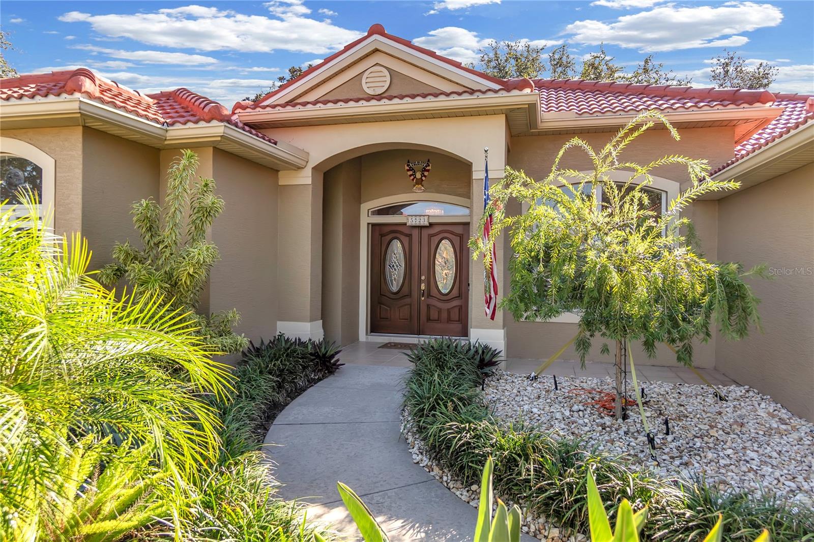 THREE OAKS - Residential
