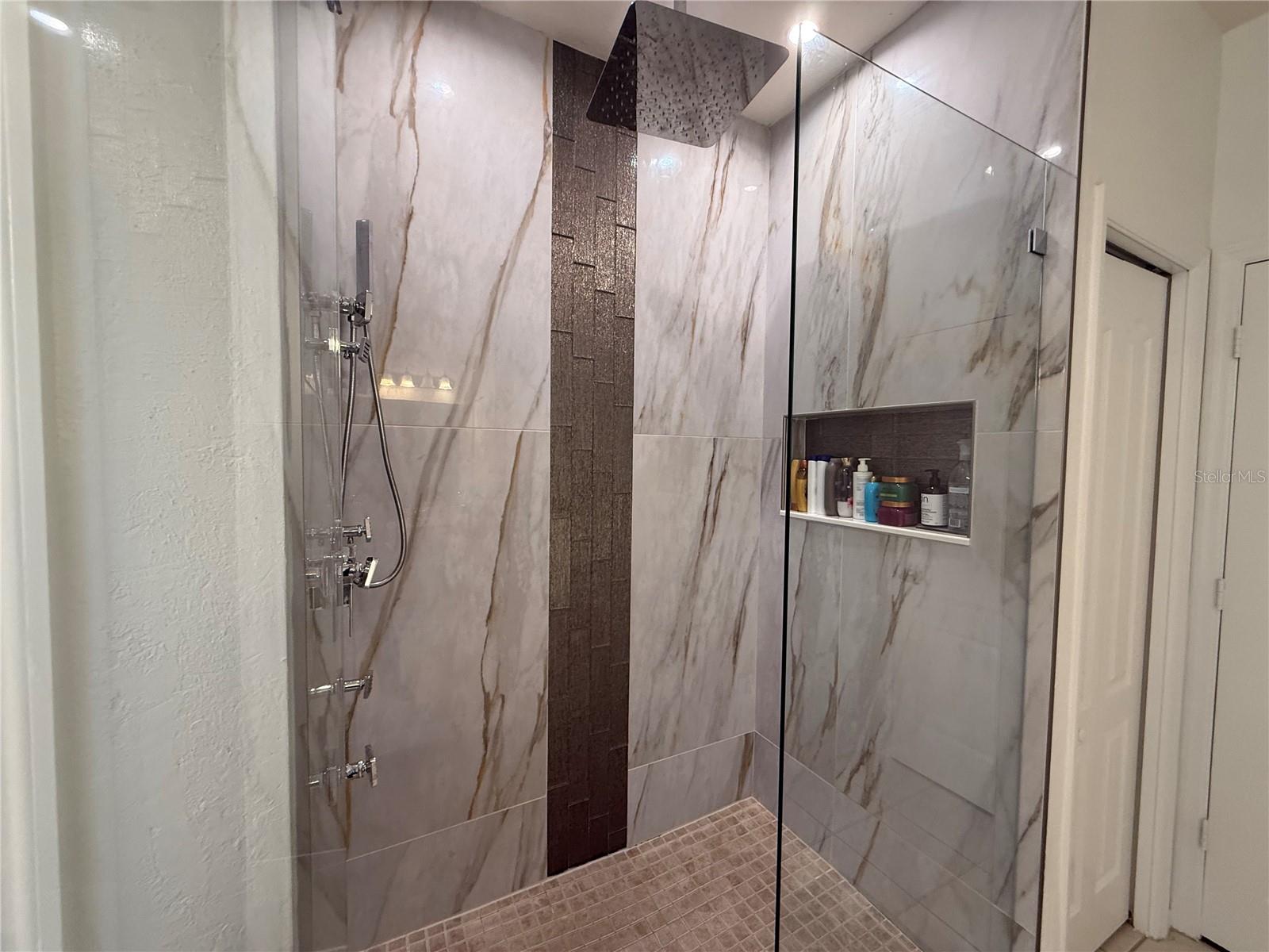 LIVE OAK PRESERVE PH 1B VILLAGE - Residential