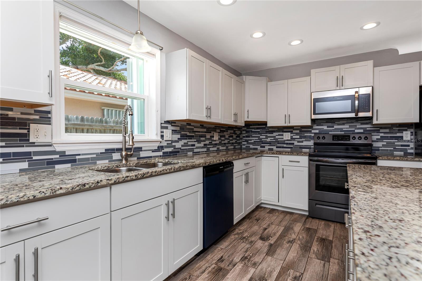 SHERYL MANOR - Residential