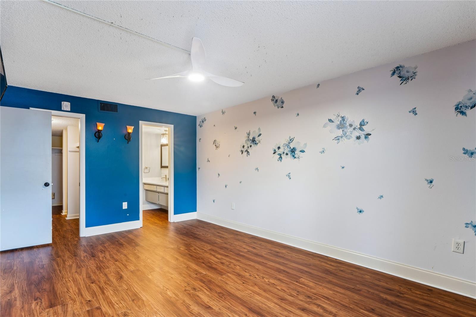 PENTHOUSE GREENS UNIT C CONDO APT C131 - Residential