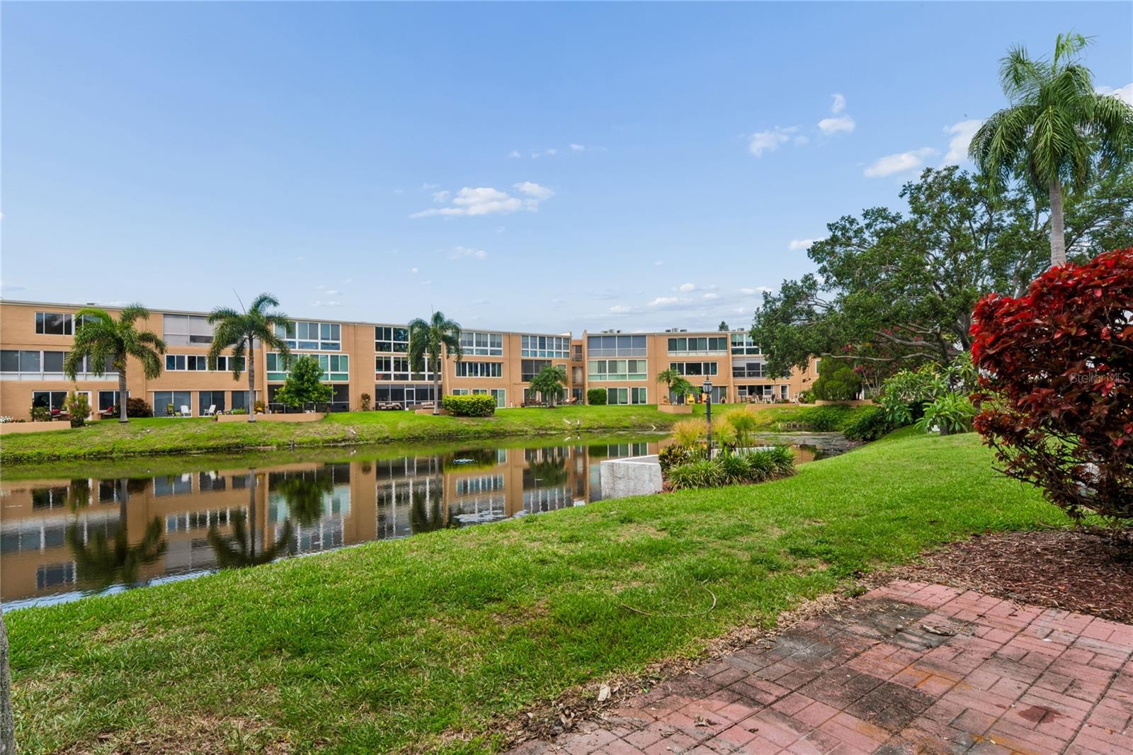 PENTHOUSE GREENS UNIT C CONDO APT C131 - Residential
