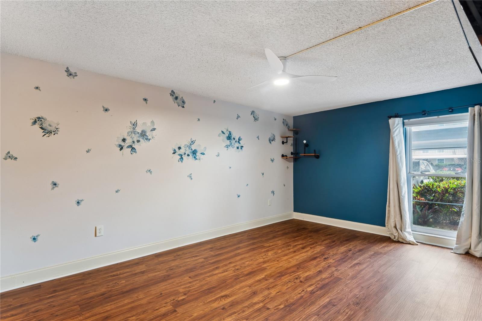 PENTHOUSE GREENS UNIT C CONDO APT C131 - Residential