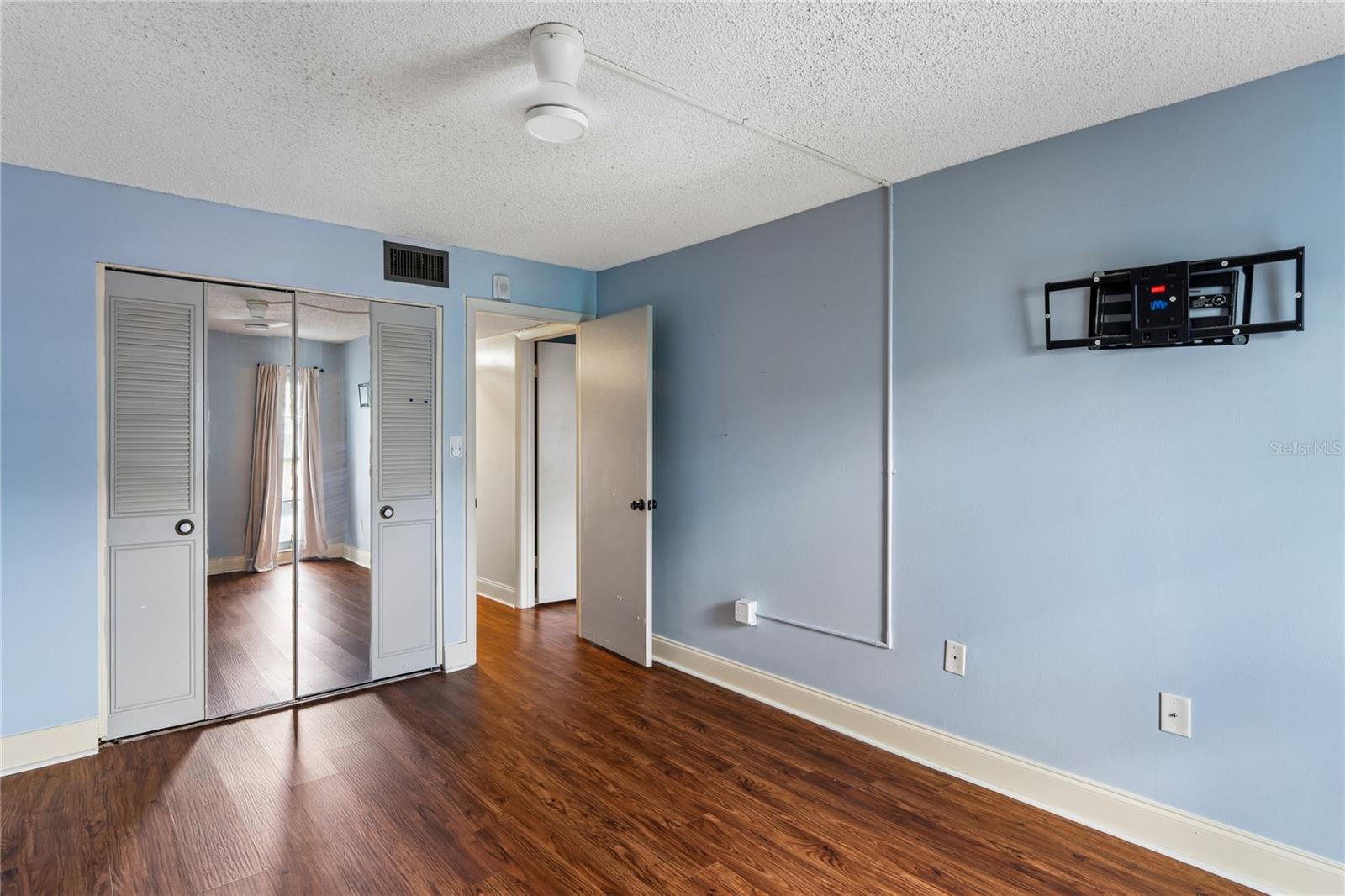 PENTHOUSE GREENS UNIT C CONDO APT C131 - Residential
