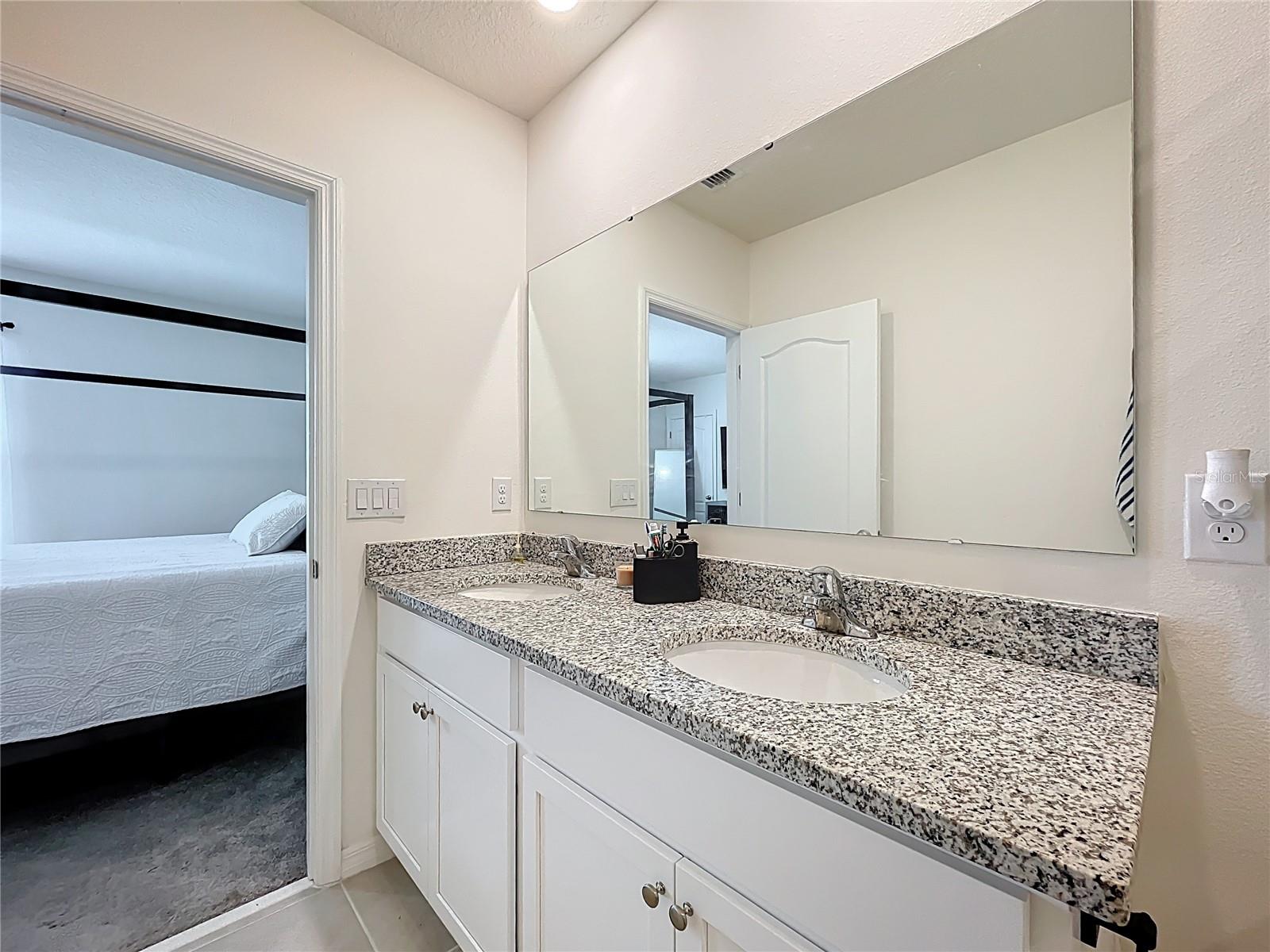 VENEZIA TWNHS - Residential