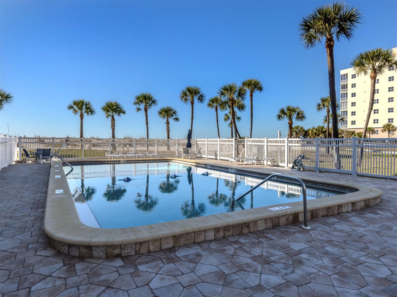 GULF TWIN TOWERS - Residential