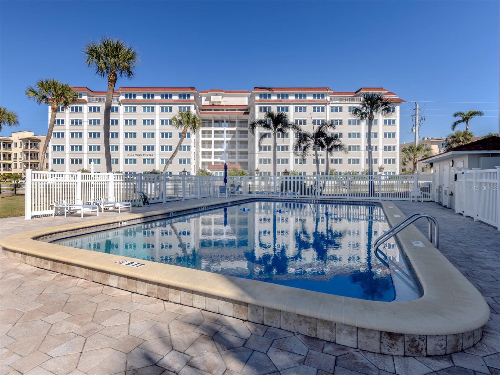 GULF TWIN TOWERS - Residential
