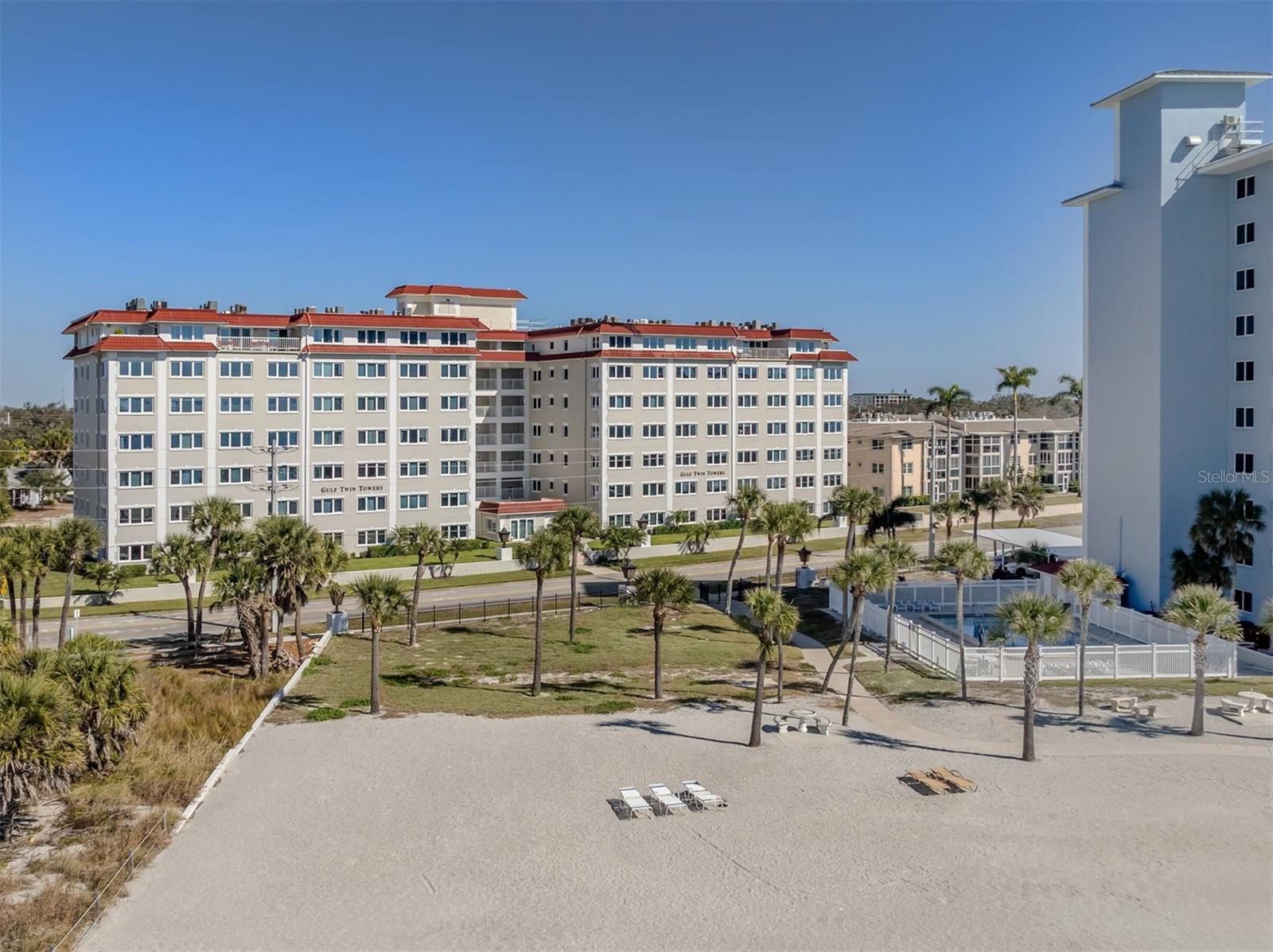 GULF TWIN TOWERS - Residential
