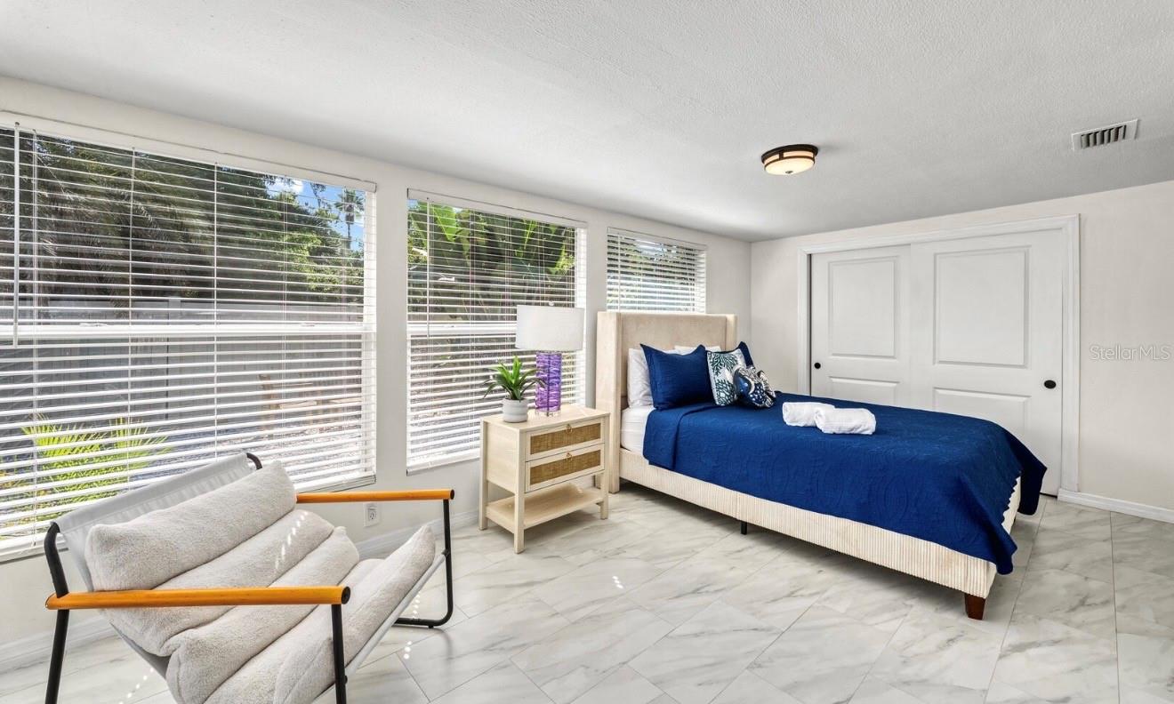 LONGBOAT KEY - Residential Income