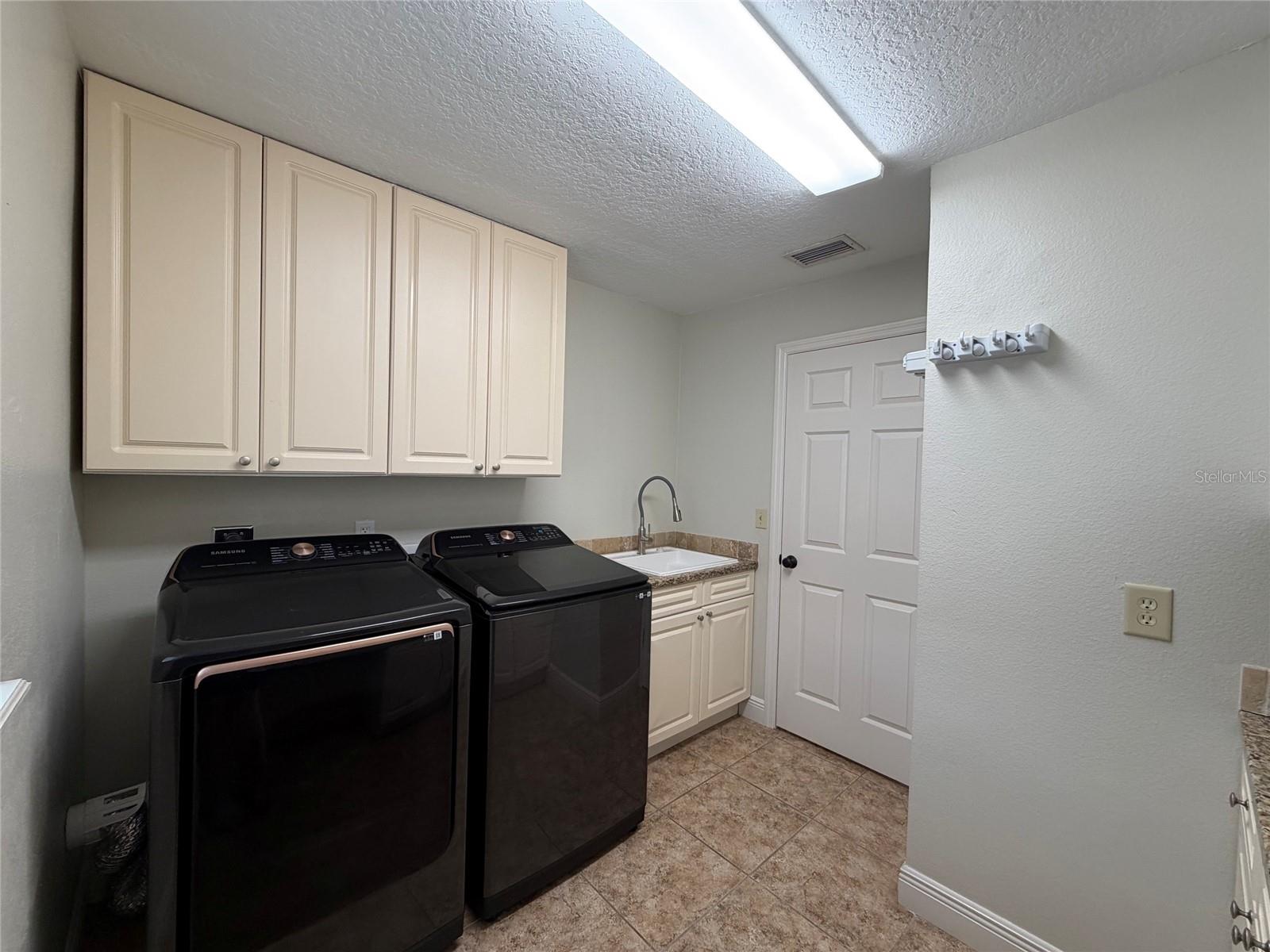 ANNIE L BERRY SUB - Residential Lease