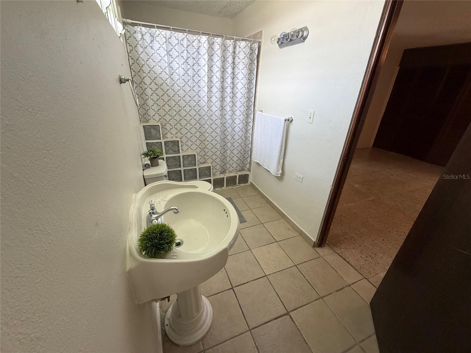 URBANIZACION LEVITTOWN LAKES - Residential