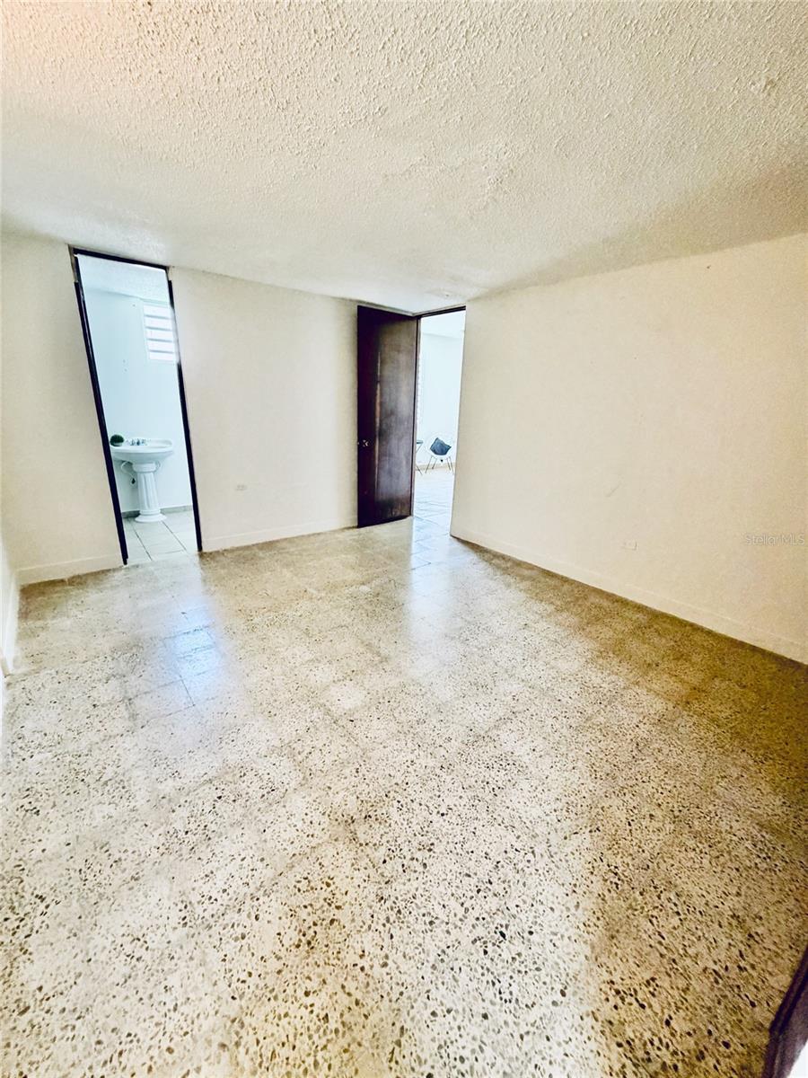 URBANIZACION LEVITTOWN LAKES - Residential