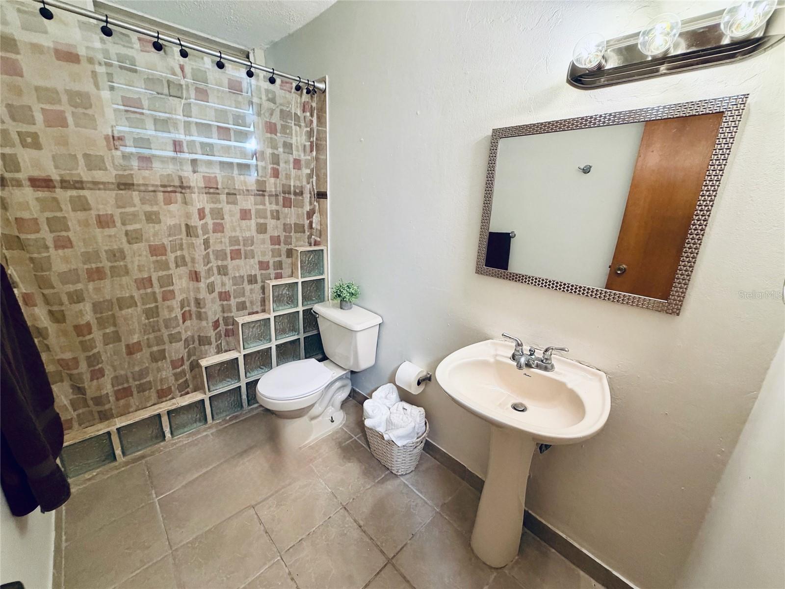 URBANIZACION LEVITTOWN LAKES - Residential