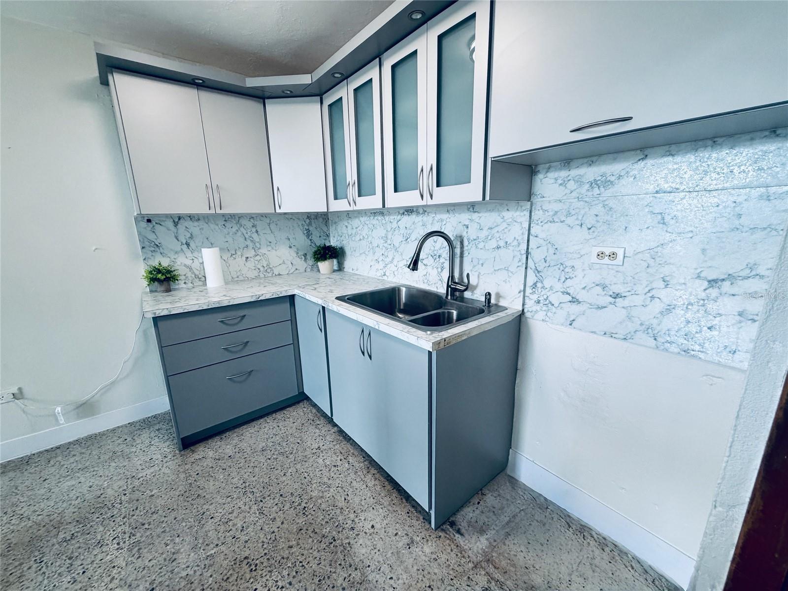 URBANIZACION LEVITTOWN LAKES - Residential