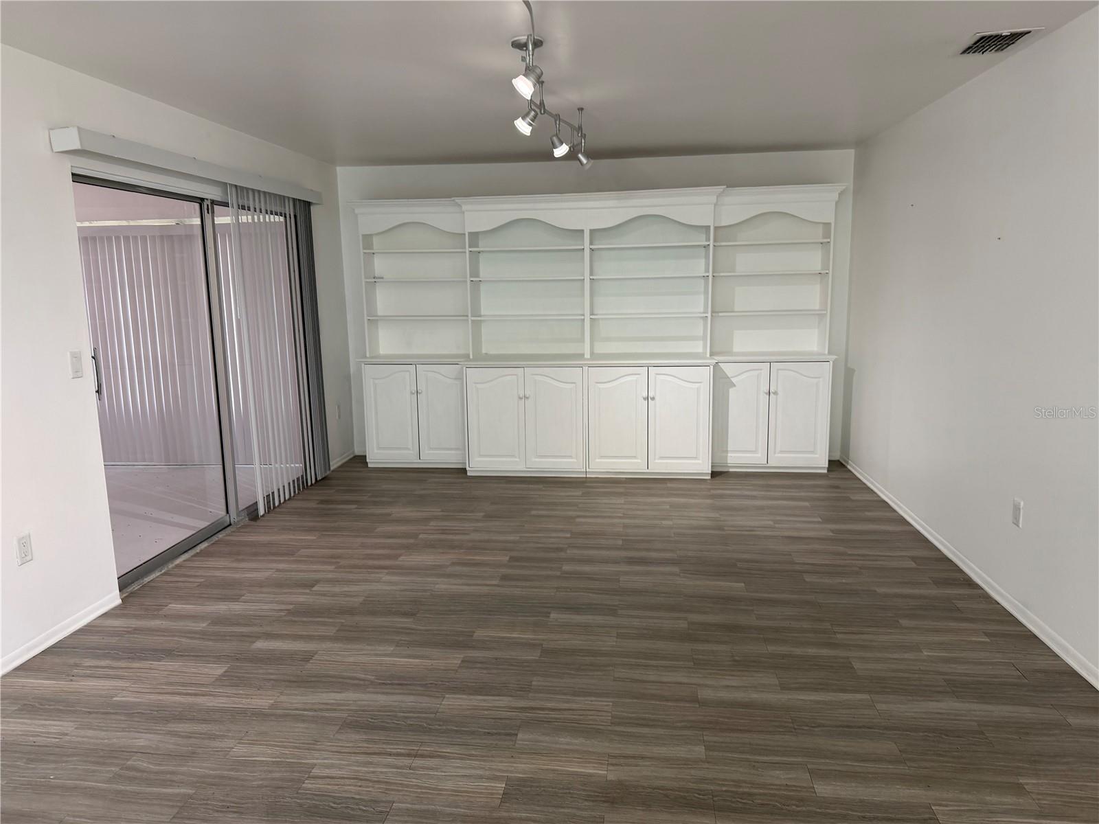 GLEN OAKS RIDGE VILLAS 2 - Residential