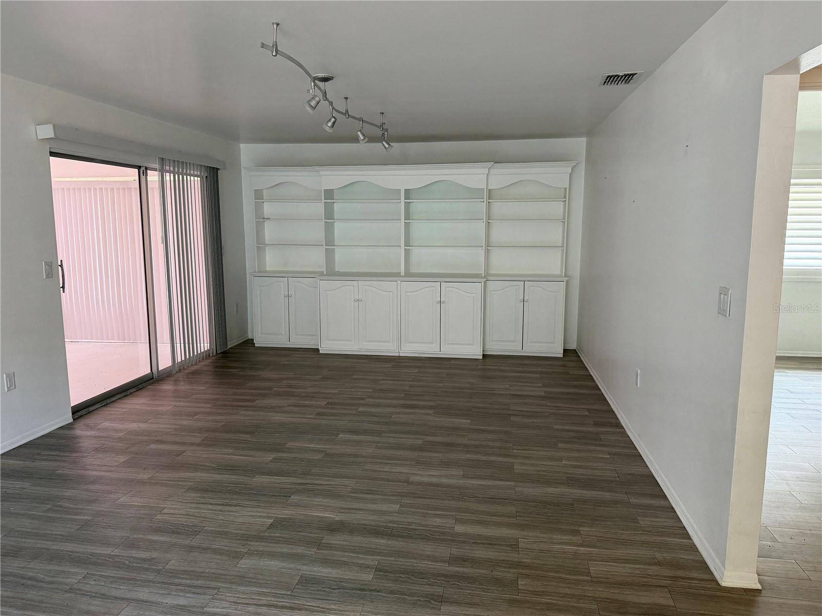 GLEN OAKS RIDGE VILLAS 2 - Residential