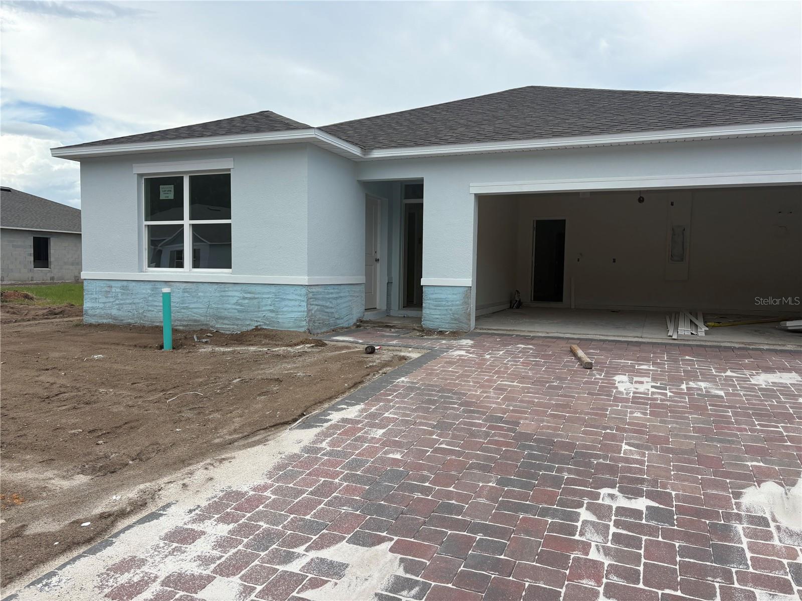 New construction By DR Horton model Lakeside. D.R. Horton’s "Lakeside" floor plan is a very common layout, typically built as a 5-bedroom, 3-bathroom home with open Concept and lanai.