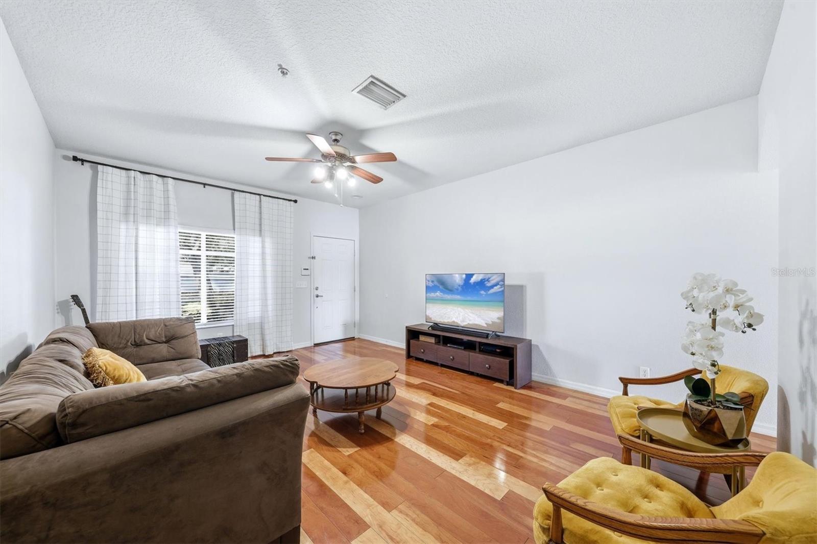 LAKESIDE VILLAGE TOWNHOME - Residential