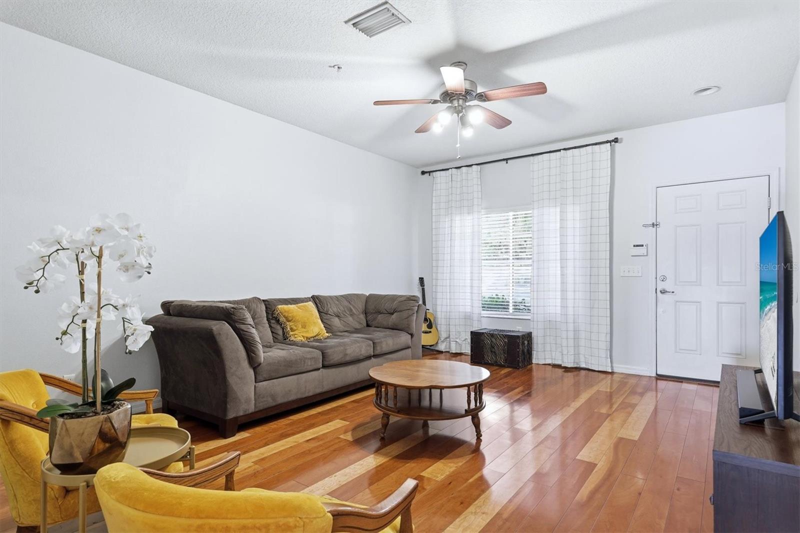 LAKESIDE VILLAGE TOWNHOME - Residential