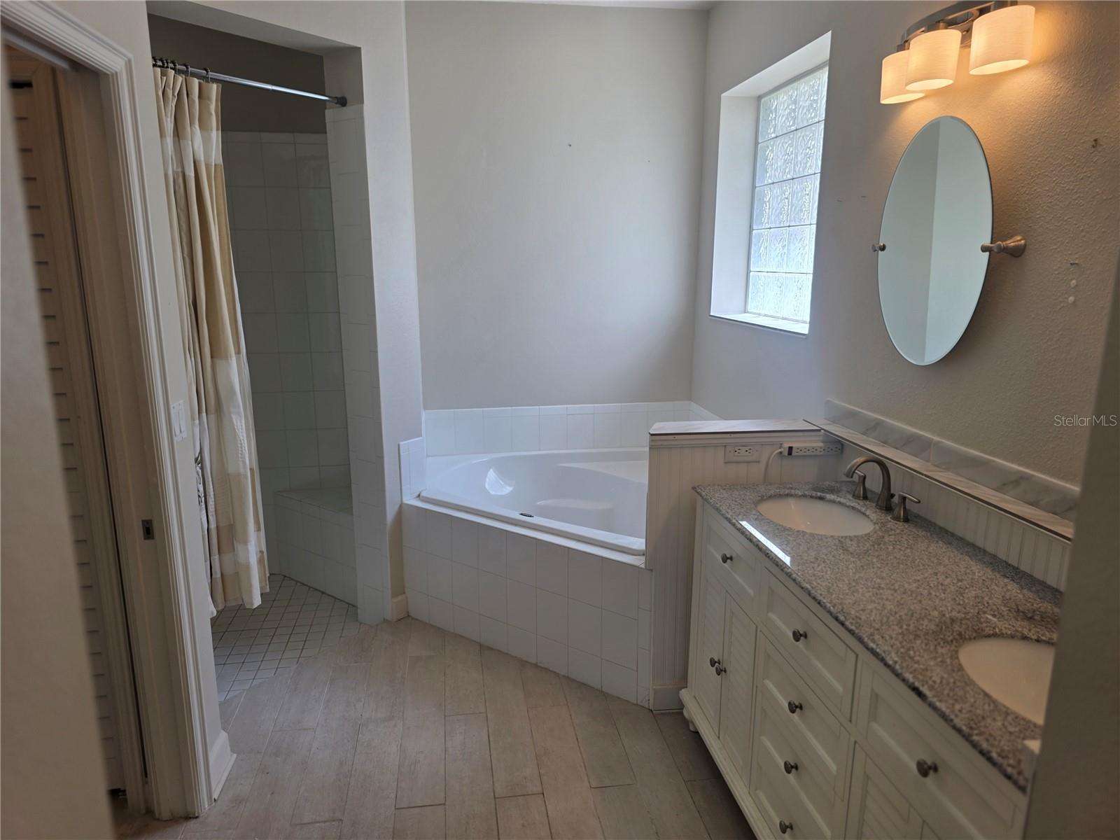 SOUTH HAMPTON AT KINGS RIDGE - Residential