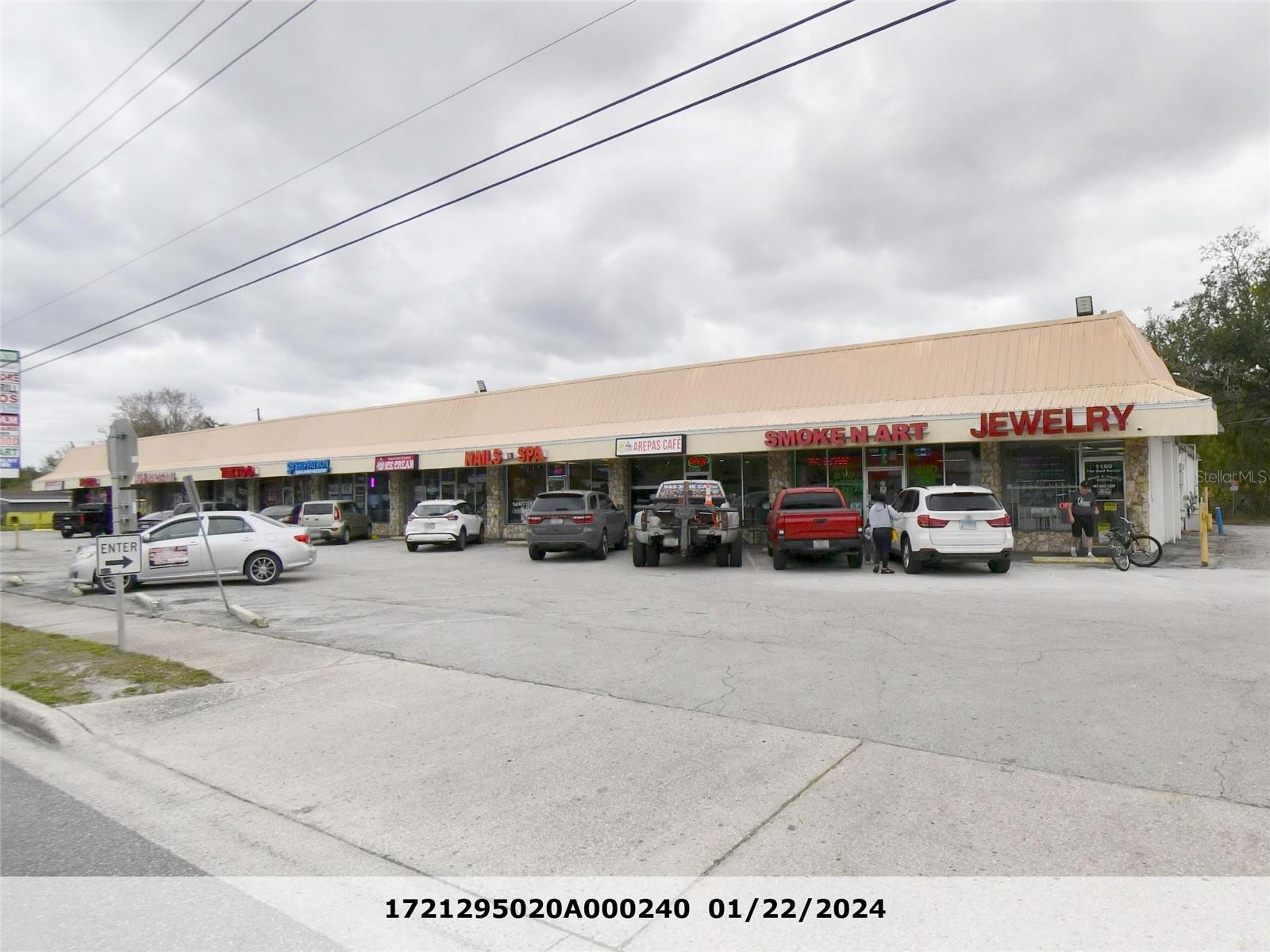 Retail space in excellent condition, in a high-traffic corridor of Semoran Blvd. The unit is divided into a customer area, 2 storage areas, and an office. 1,100 square feet approx.  Pylon signage available. Average daily traffic of 57,000. Offered on a Modified Gross Lease. Pass-through expenses: property taxes and property insurance. Well water is included in the rent. Tenant pays its own utilities.