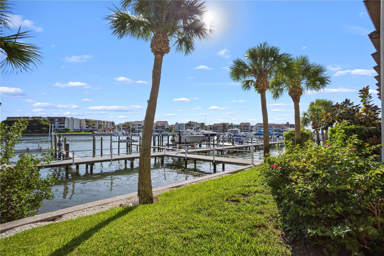 PALMS OF TIERRA - Residential