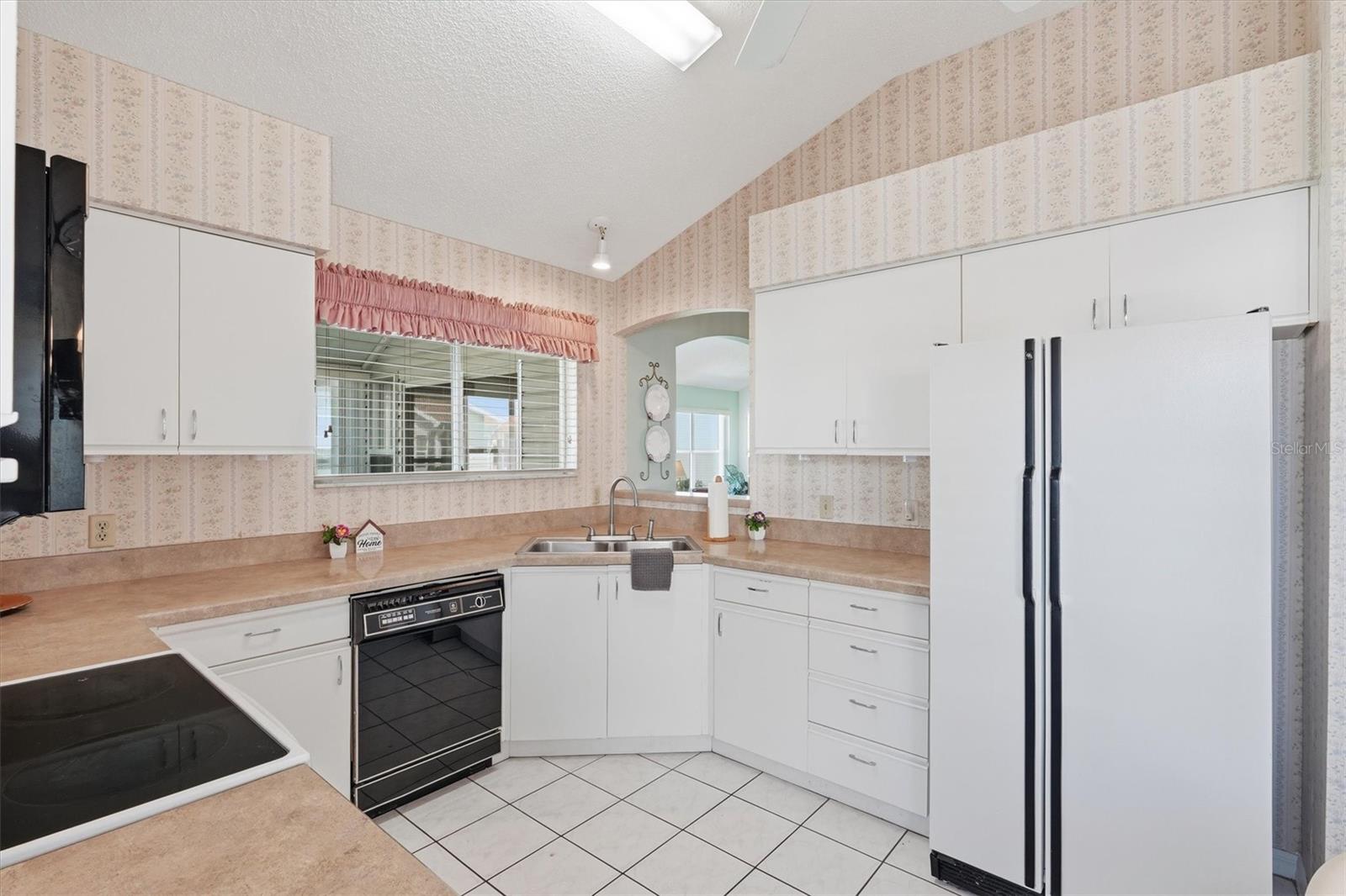 LADY LAKE ORANGE BLOSSOM GARDENS UNIT 14 - Residential
