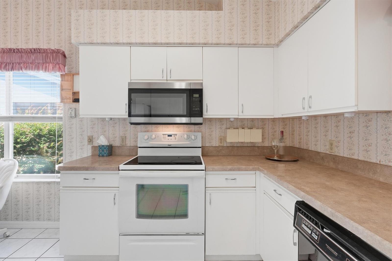 LADY LAKE ORANGE BLOSSOM GARDENS UNIT 14 - Residential