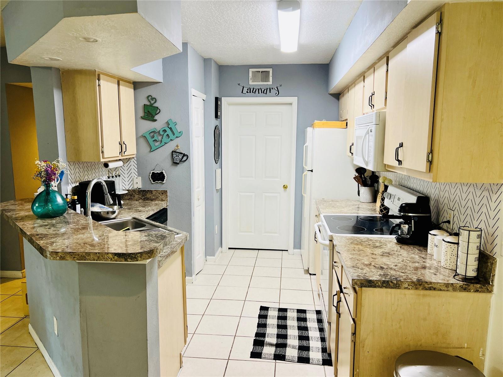 CREST AT WATERFORD LAKES CONDO - Residential