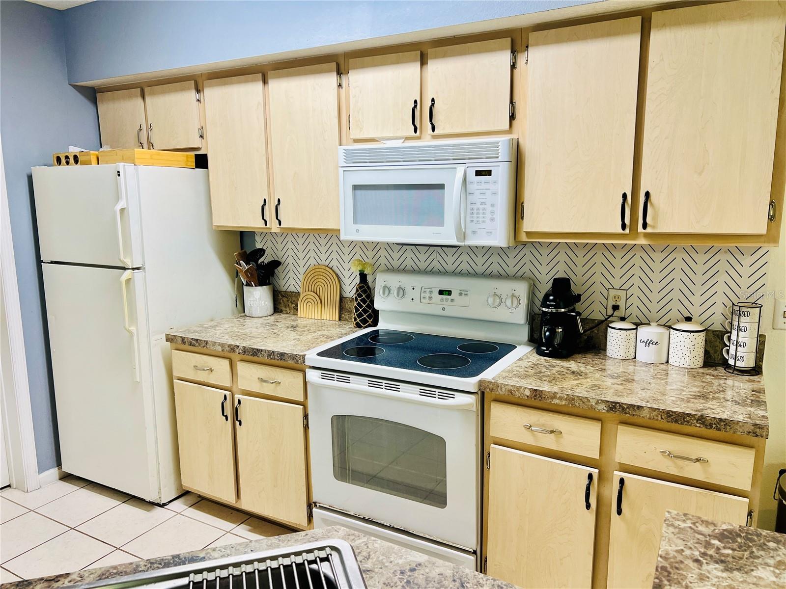 CREST AT WATERFORD LAKES CONDO - Residential