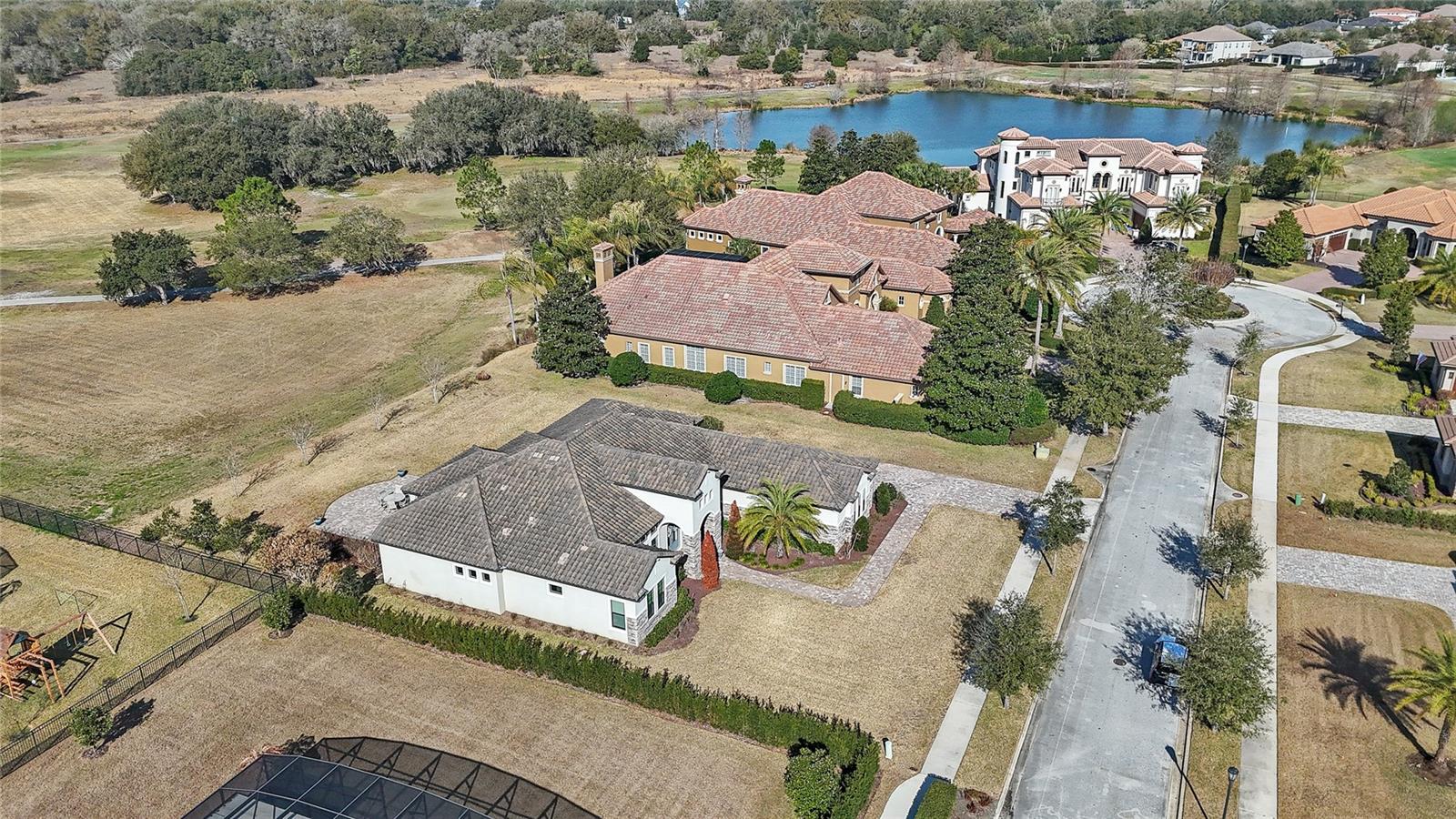HEATHROW COUNTRY ESTATE - Residential
