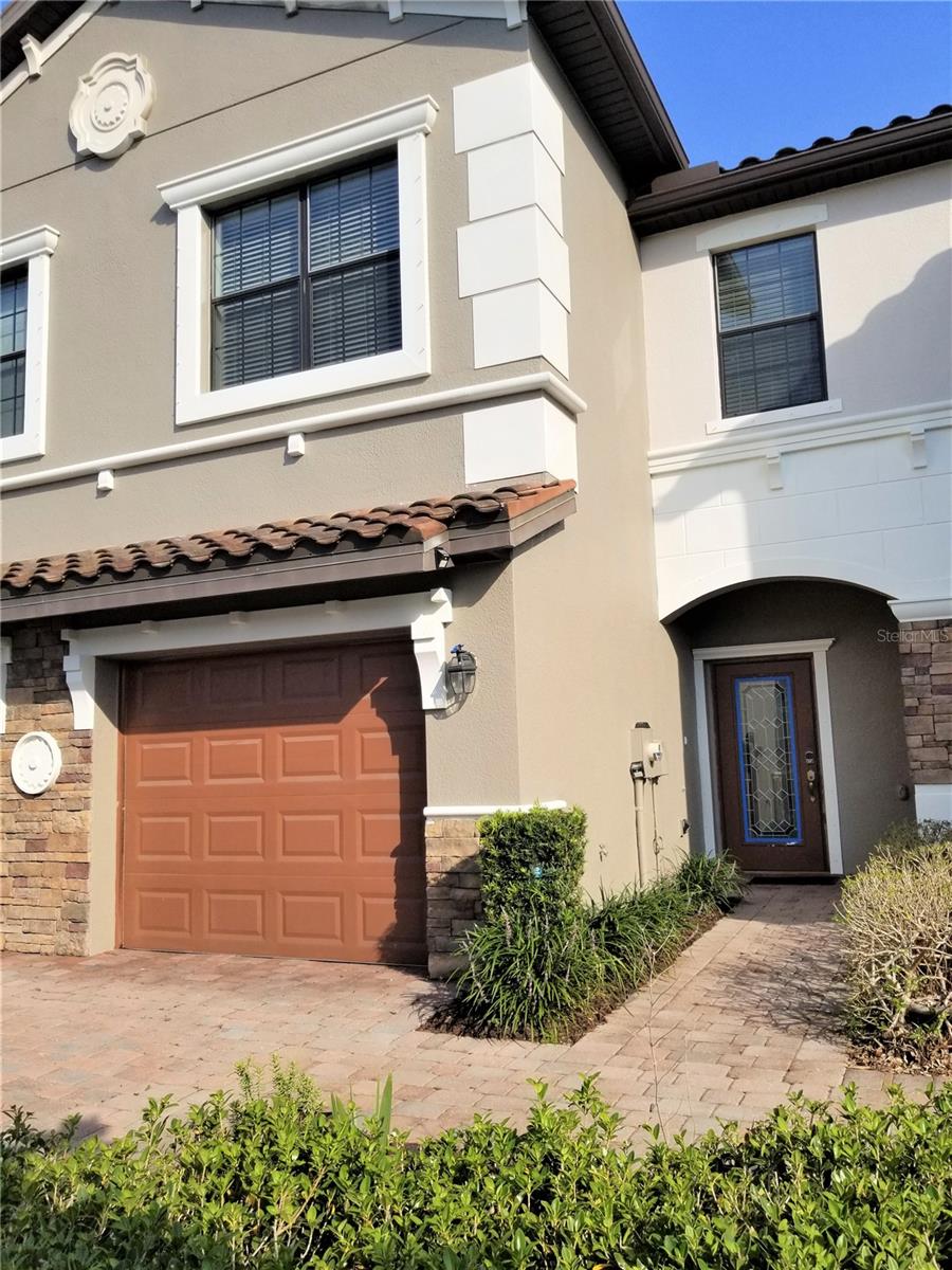 Beautiful comfortable with modern conveniences available for rent immediately. 

3 bedrooms, 2.5 bathrooms, 1 car garage, extra long driveway can park 2 pickups. 2 stories, almost 2000 sq ft maintenance free stylish townhouse located next to State Road 64 in the very safe Heritage Harbour community.  Fresh paint, high ceilings, all rooms have a ceiling fans.  Open floor plan, stone counter, walk-in closets, lots of storage, Master bath has dual sinks.  Very large master suite overlooking a park.  Hurricane shutters included.  There are 2 parks near by: Bennett County Park and the Heritage Harbour community park.   Miles of walking or biking nature trails, fishing pier, playground, baseball and soccer fields. Minutes to I-75, Walmart, Costco, Target, Publix, beaches, Ellenton and UTC malls.  Flexible terms.