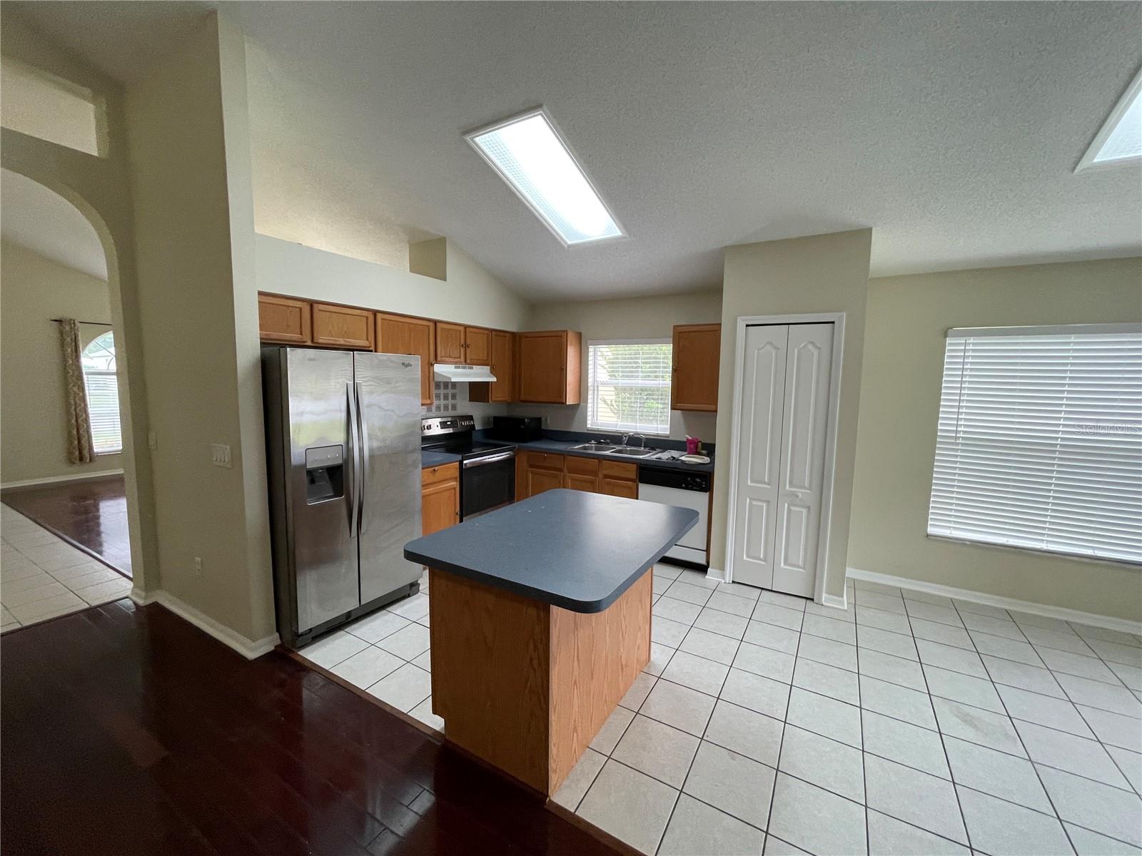 ANDOVER CAY PH 01 44/98 - Residential Lease