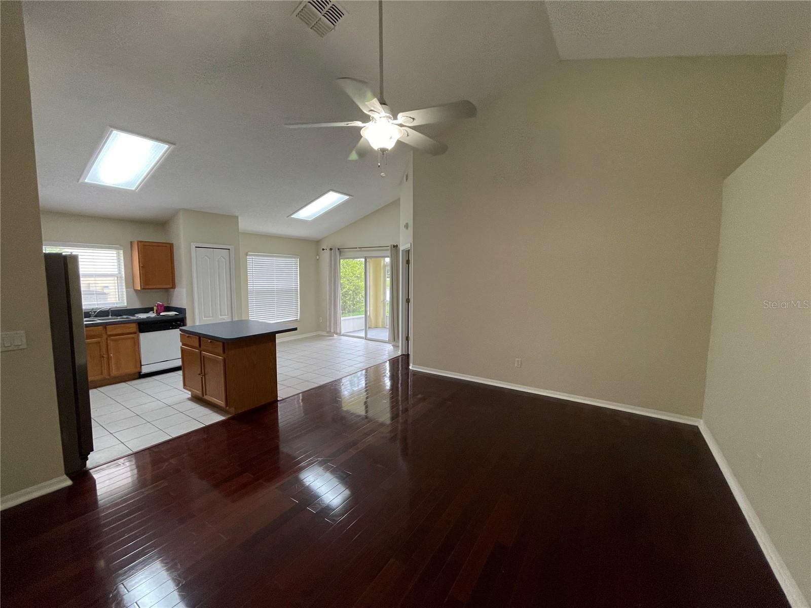 ANDOVER CAY PH 01 44/98 - Residential Lease