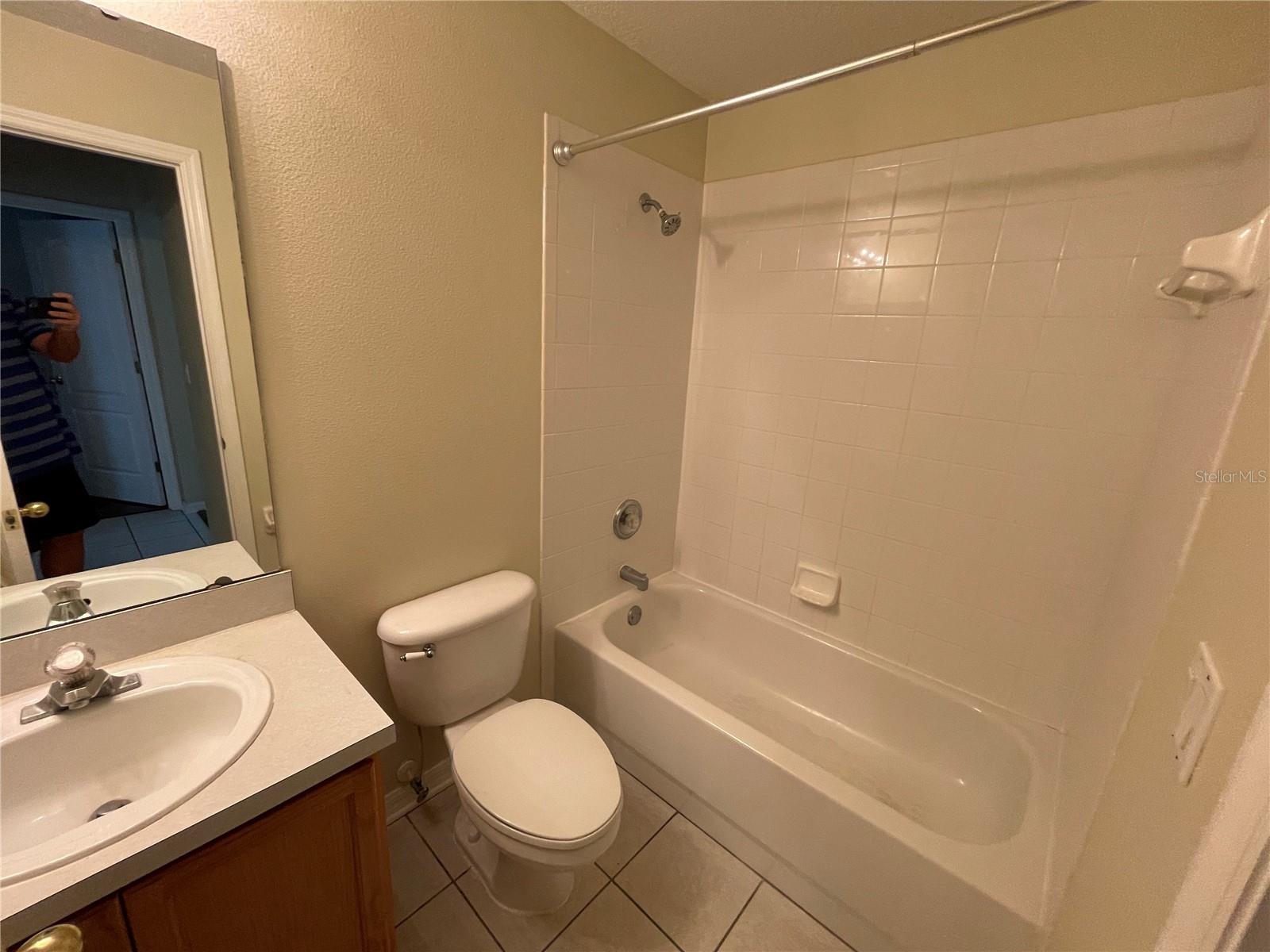 ANDOVER CAY PH 01 44/98 - Residential Lease